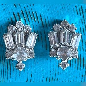 Weiss like Glam Wedding Icy Rhinestone Round Dangle Twist Back Earrings